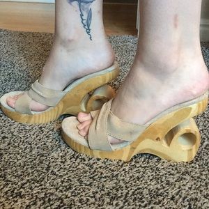 Wooden heeled shoes